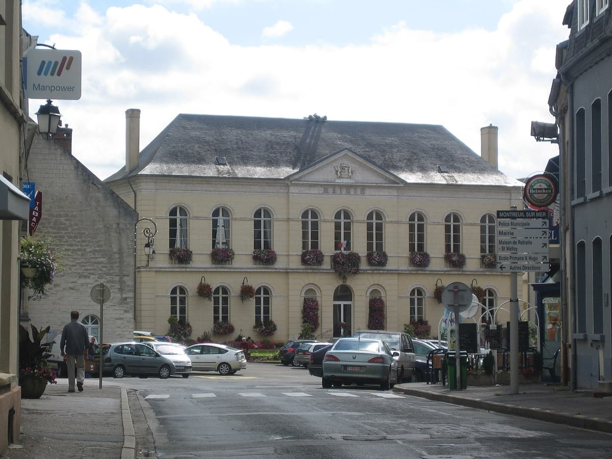 Mairie de Montreuil-sur-Mer (62170) Mairie de Montreuil-sur-Mer (62170)