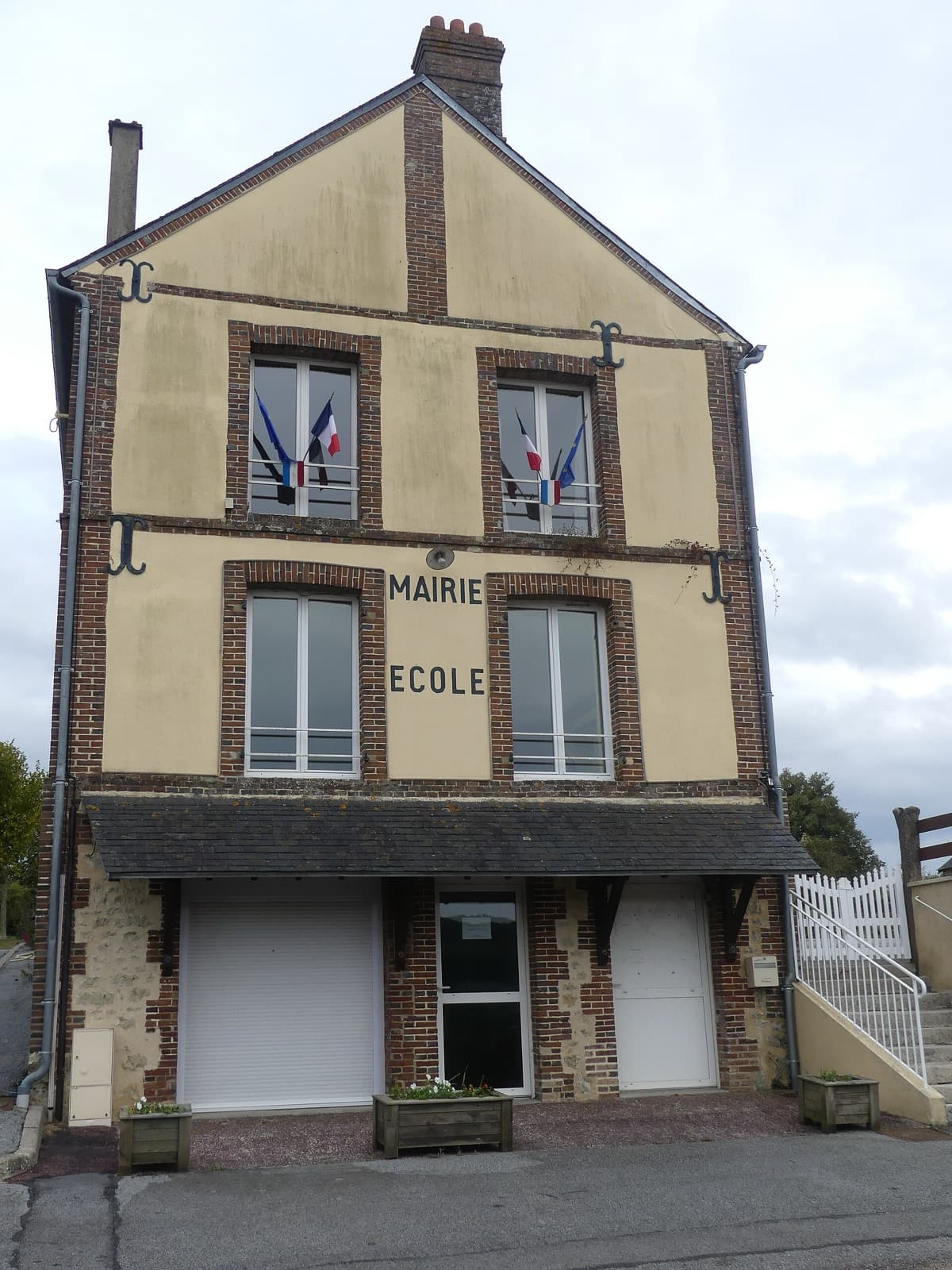 Mairie de Saint-Aubin (62170) Mairie de Saint-Aubin (62170)